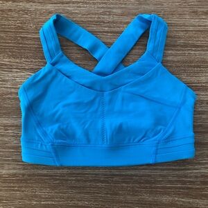 Lululemon sports bra. Size 4. EUC. Has pockets!